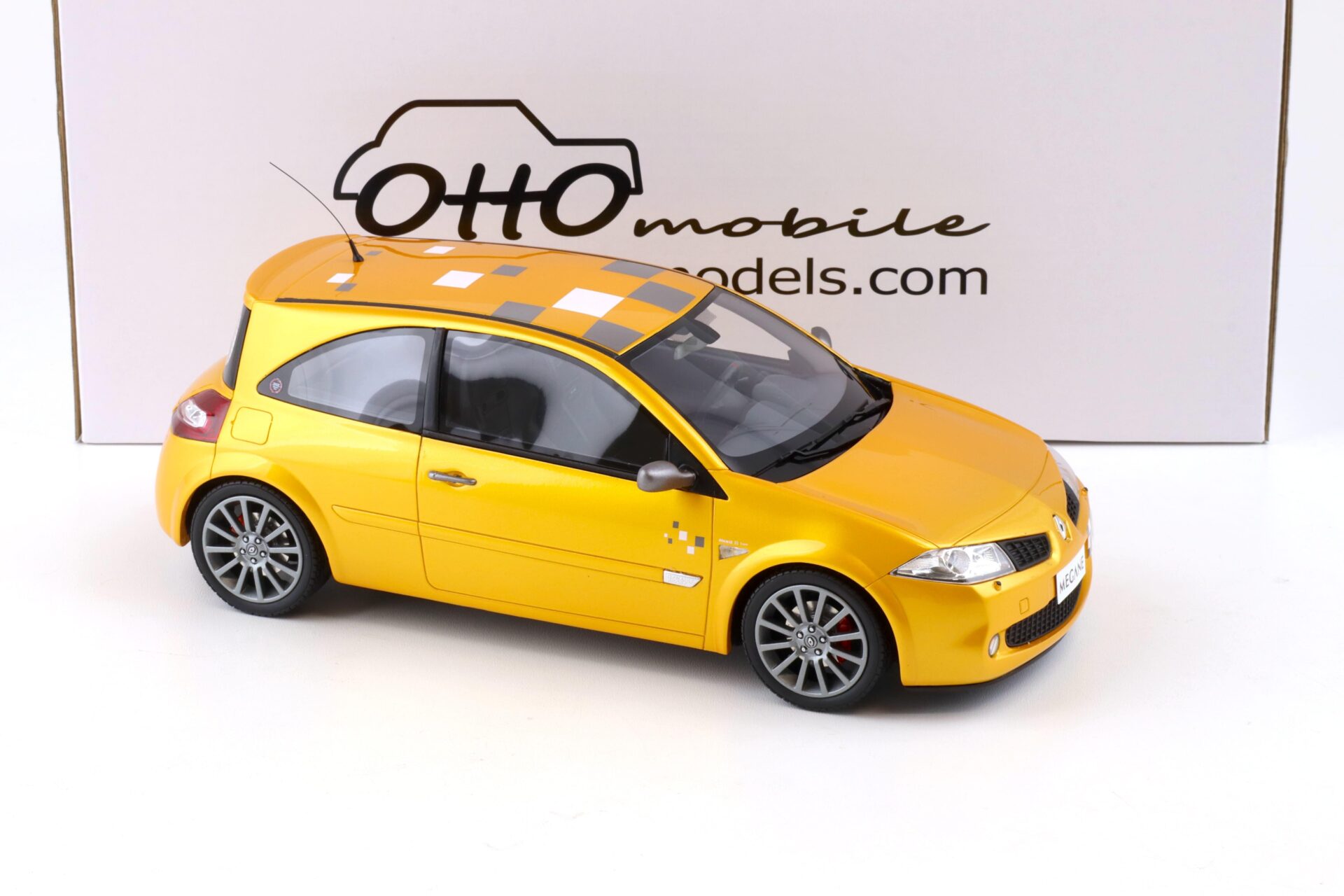 1:18 OTTO mobile OT914 Renault Megane RS Phase 2 Renault F1 Team Edition yellow