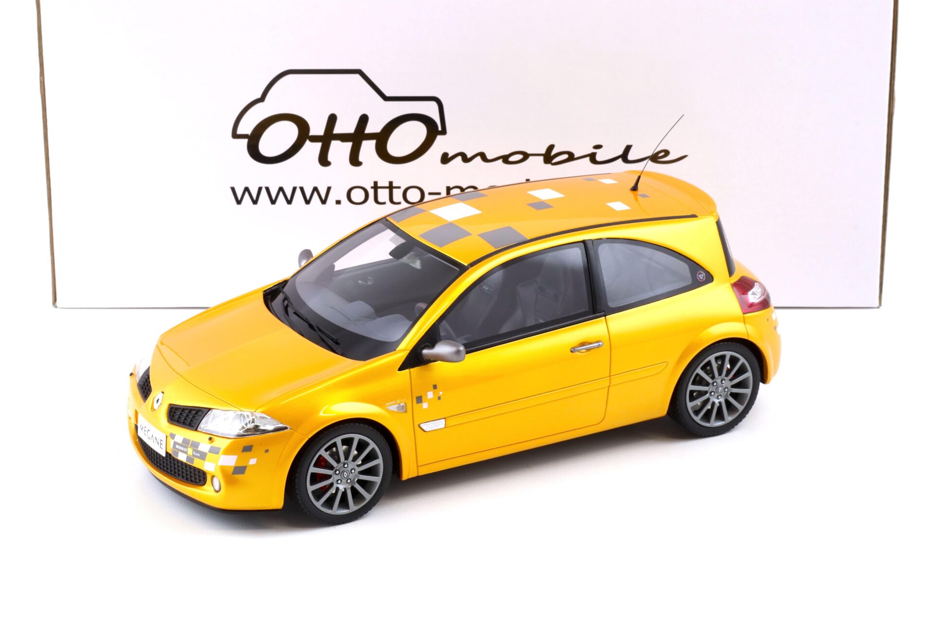 ID 83368 orig 1.jpg 1:18 OTTO mobile OT914 Renault Megane RS Phase 2 Renault F1 Team Edition yellow