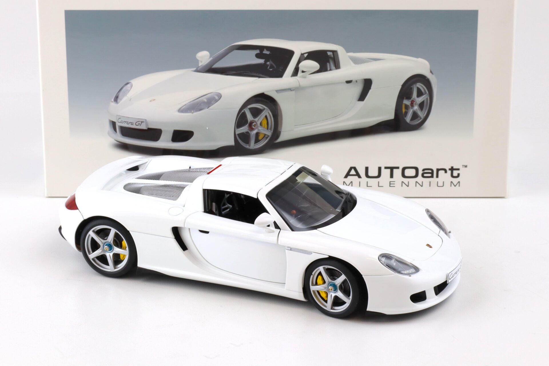 1:18 AUTOart Porsche Carrera GT 2003 white 78045