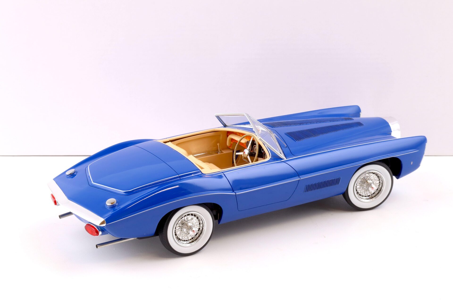 1:18 Matrix Bugatti T101C Exner-Ghia open Top 1966 blue