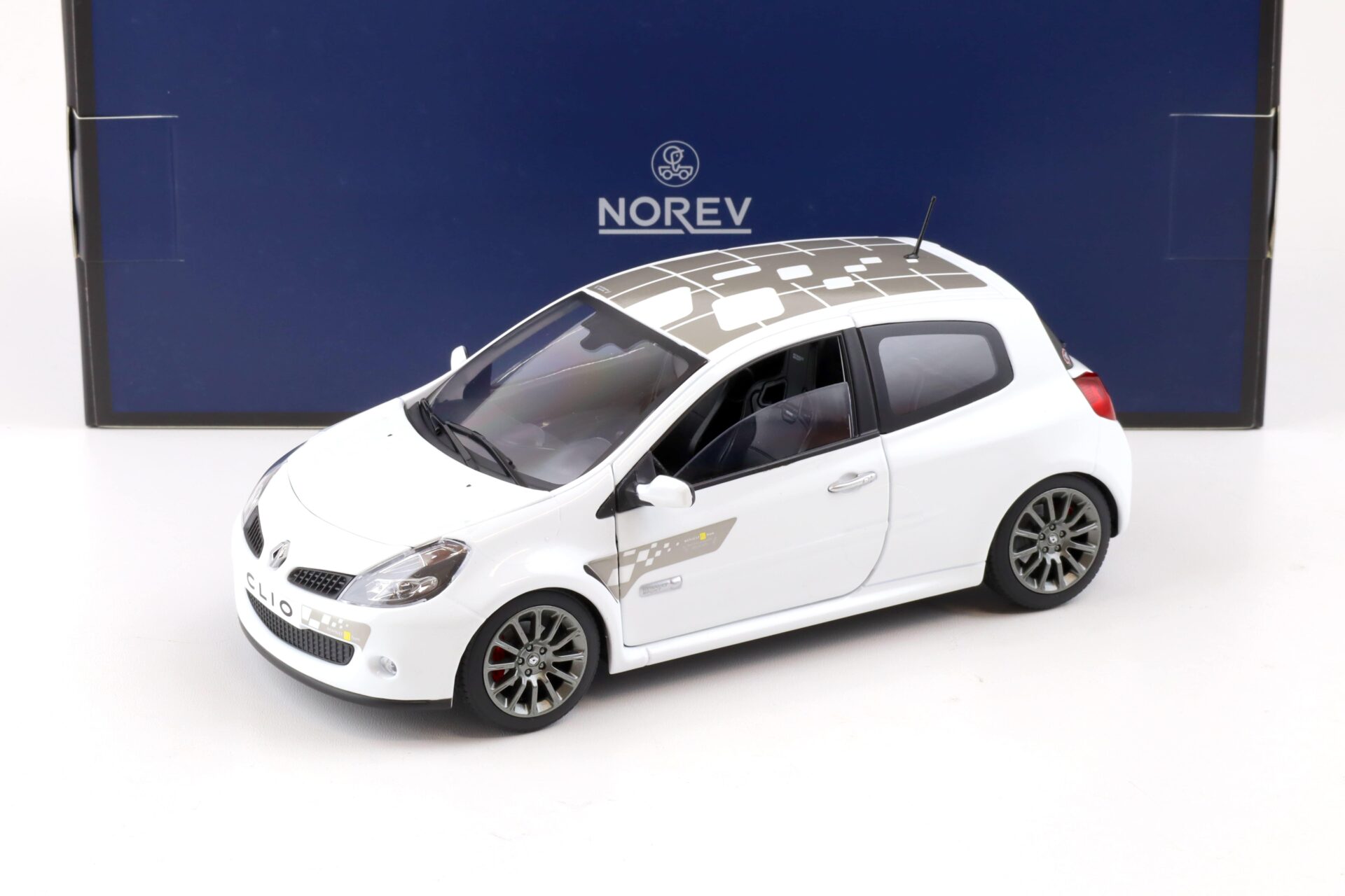 ID 83730 orig.jpg 1:18 Norev Renault Clio 3 RS F1 Team 2007 Glacier white - Limited 300 pcs.