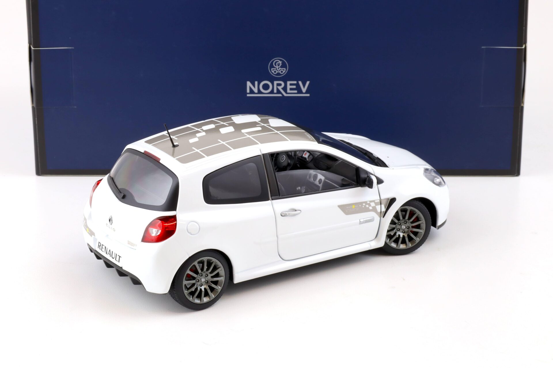 1:18 Norev Renault Clio 3 RS F1 Team 2007 Glacier white - Limited 300 pcs.