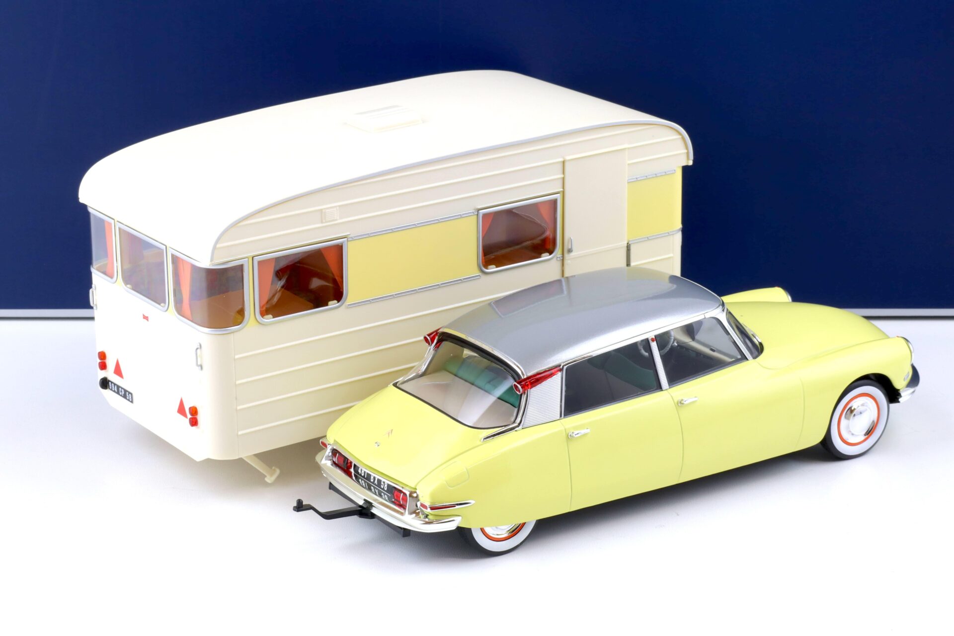 1:18 Norev Citroen DS 19 Jonquville yellow 1960 & Caravan Dengue Panoramic