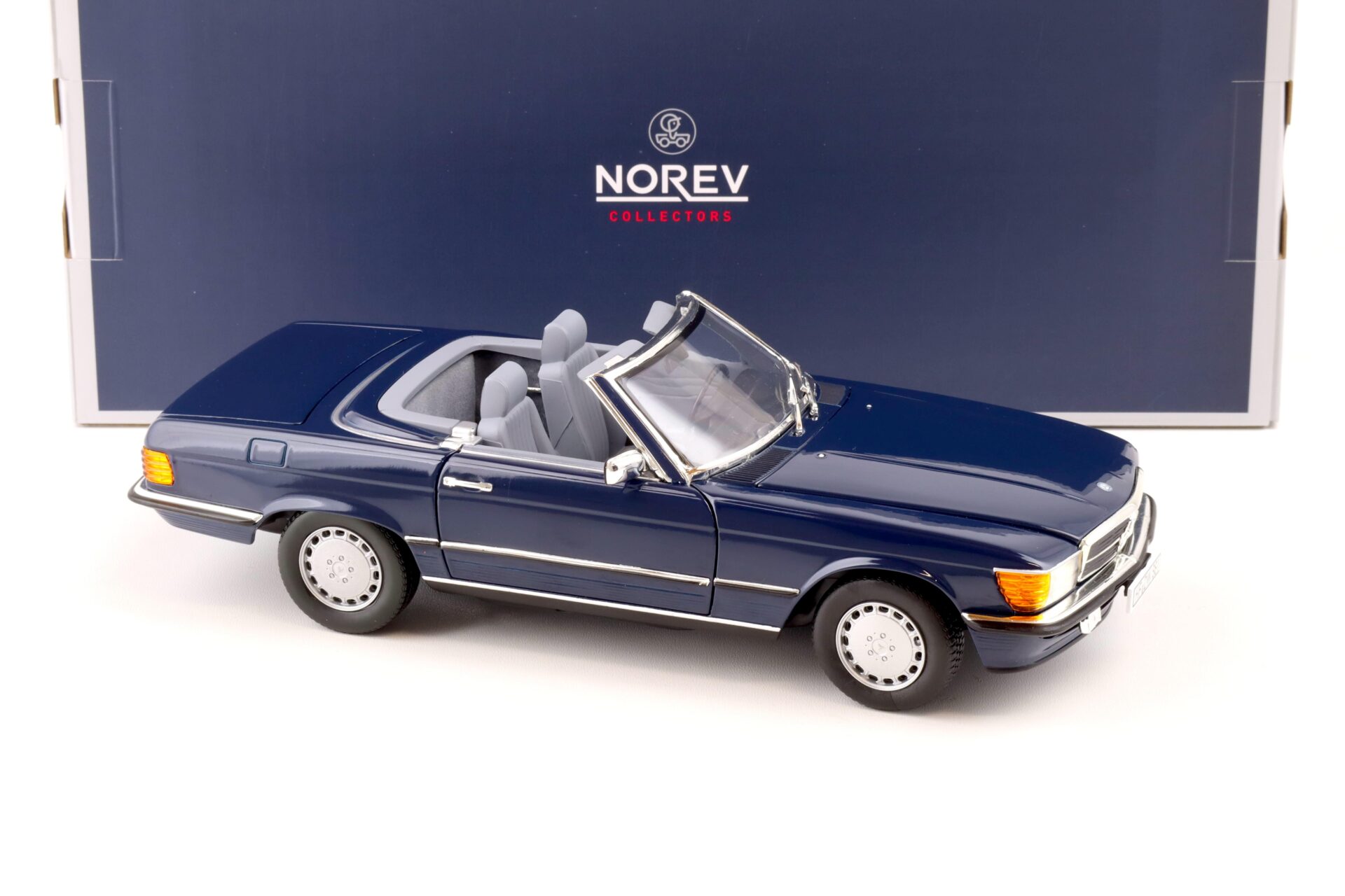 1:18 Norev Mercedes 300 SL Cabriolet R107 with Top 1986 dark blue
