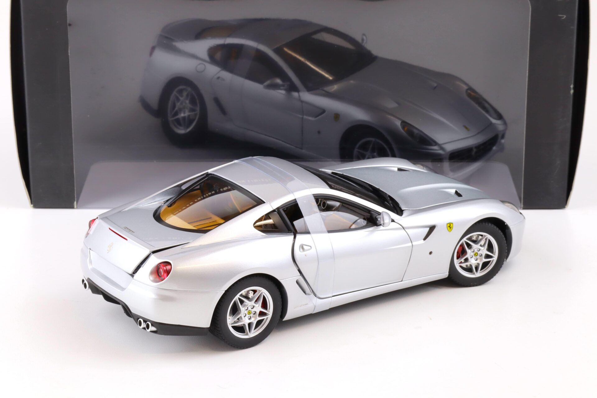 1:18 Hot Wheels Elite Ferrari 599 GTB Fiorano Coupe silver metallic