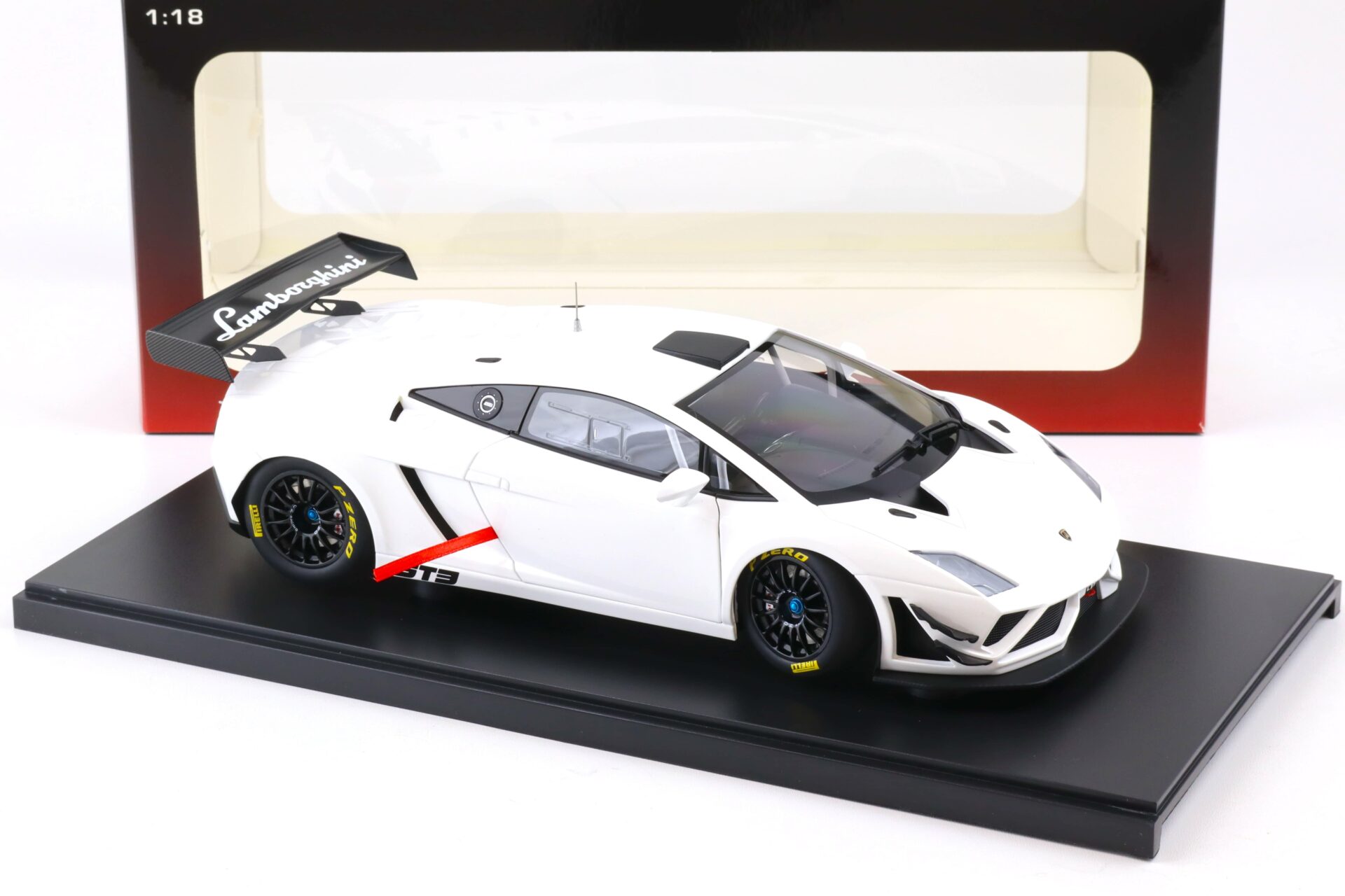 1:18 AUTOart Lamborghini Gallardo GT3 FL2 2013 white 81358