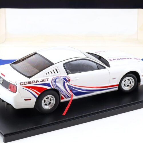 1:18 AUTOart Ford Mustang Cobra Jet 2009 white 72921