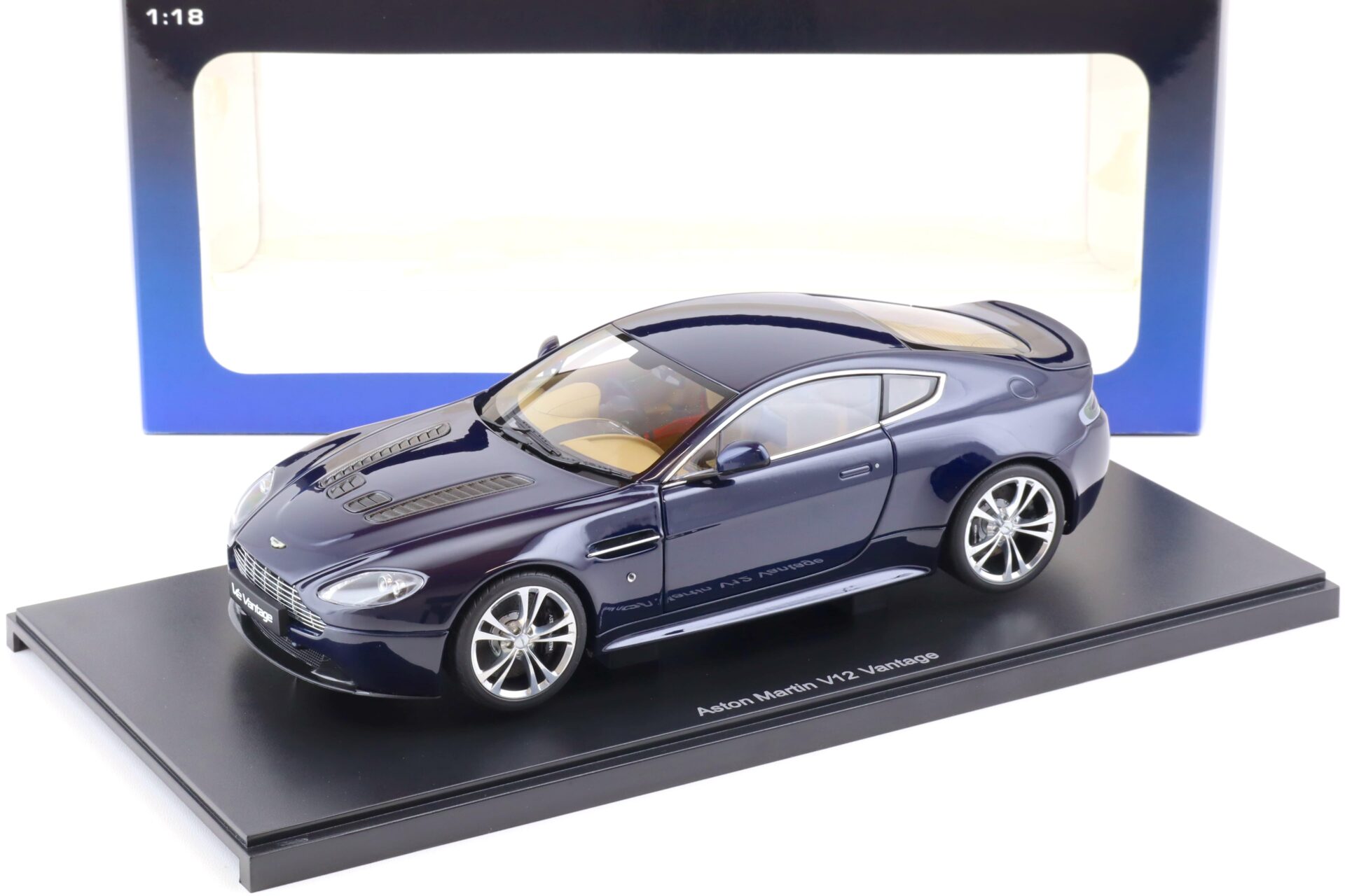 1:18 AUTOart Aston Martin V12 Vantage Coupe 2010 Midnight blue 70205