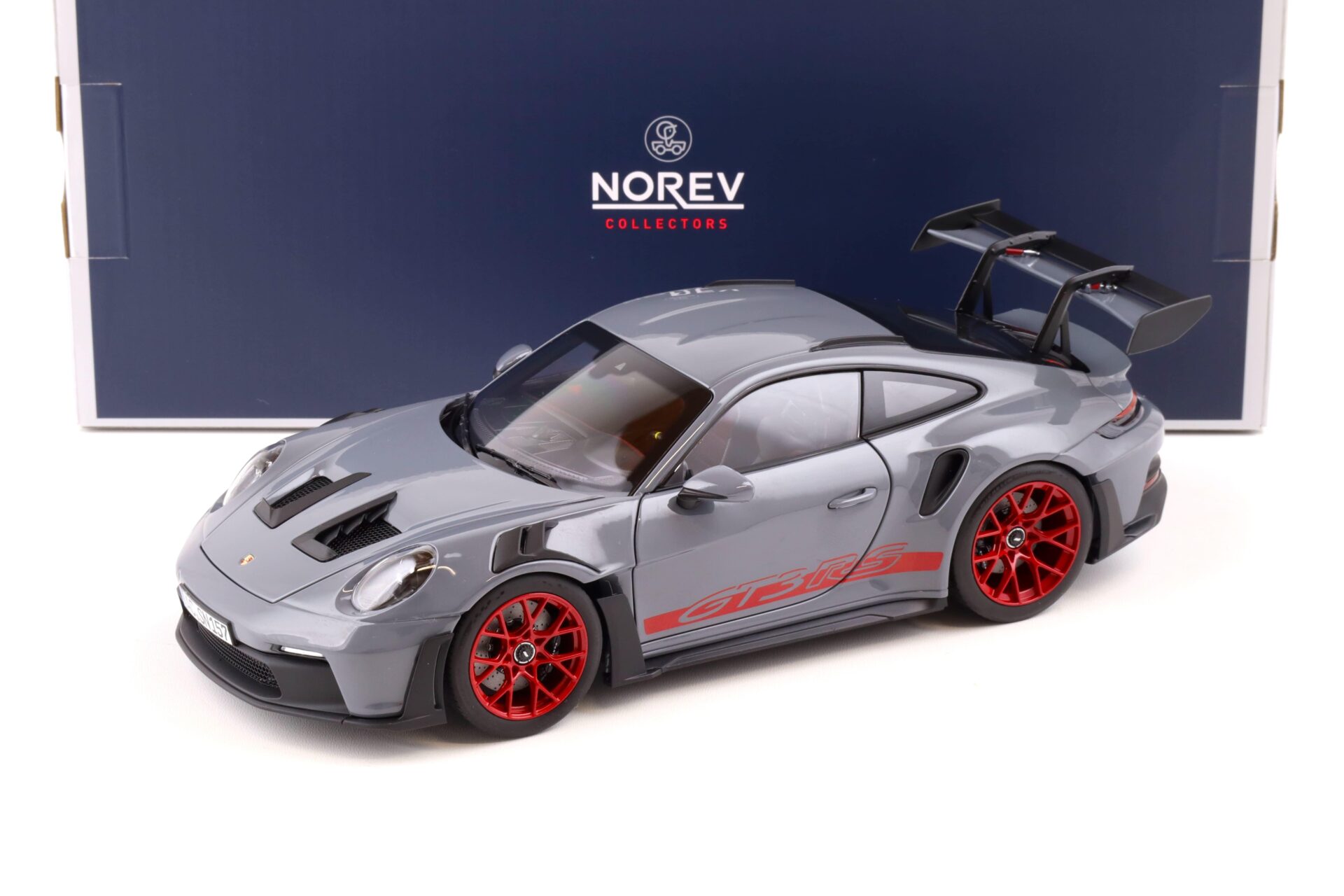 1:18 Norev Porsche 911 (992) GT3 RS Coupe 2022 Arctic grey/ pyro red