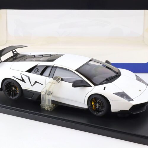 1:18 AUTOart Lamborghini Murcielago LP670-4 SV Bianco Canopous/ matt white
