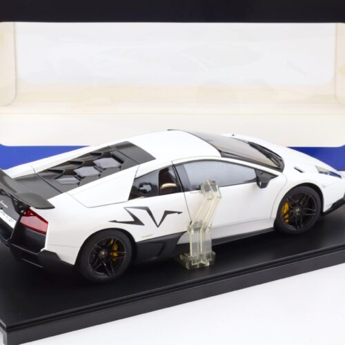 1:18 AUTOart Lamborghini Murcielago LP670-4 SV Bianco Canopous/ matt white