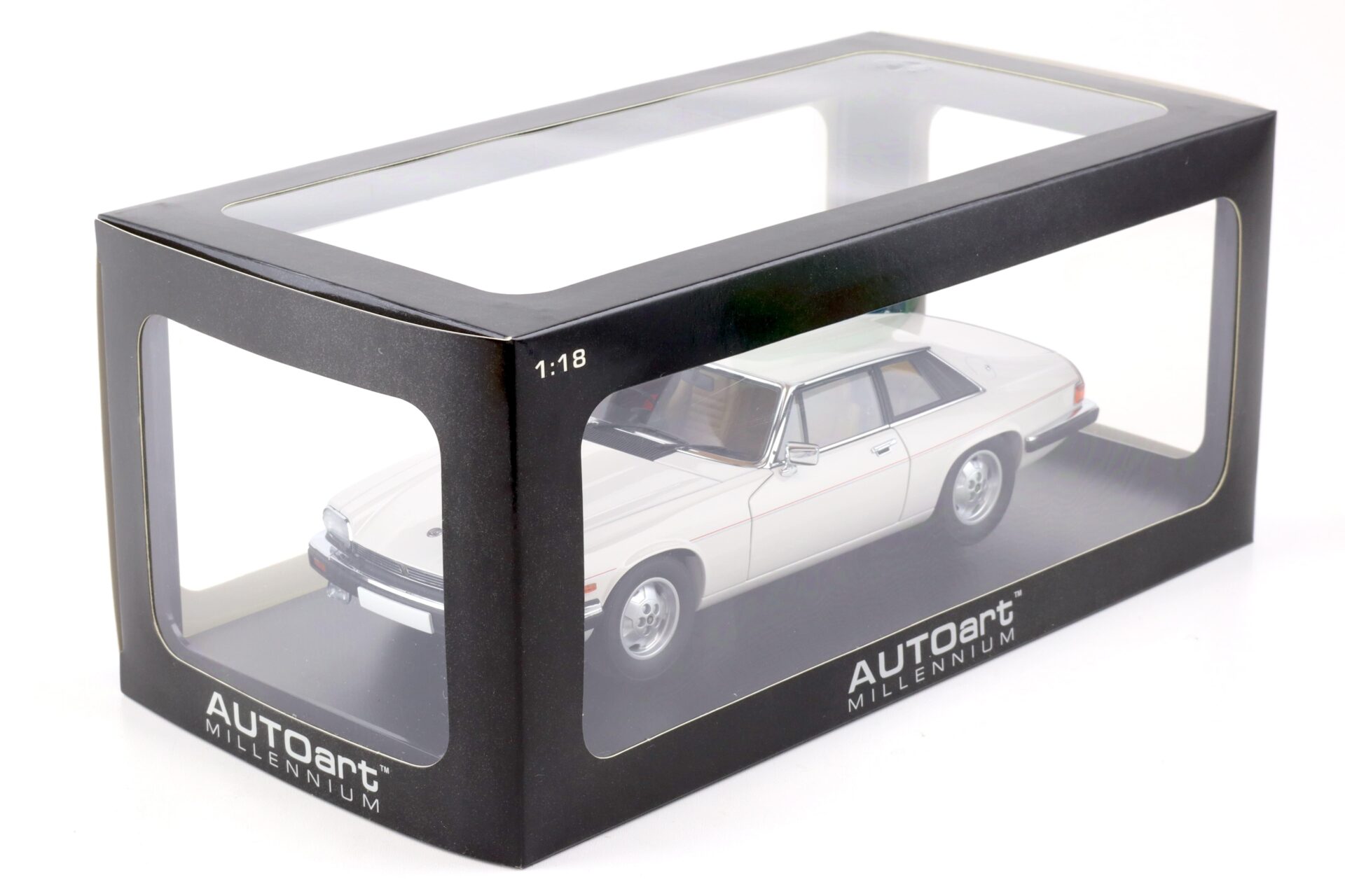 1:18 AUTOart Jaguar XJ-S Coupe white 73576