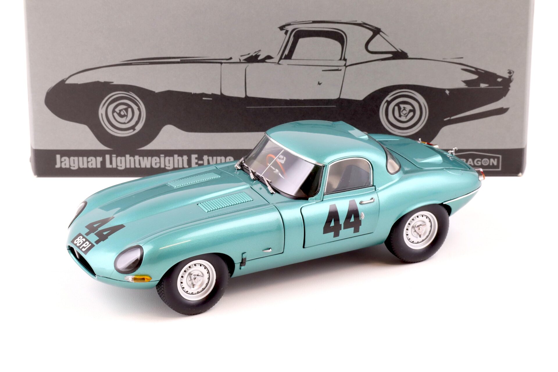 1:18 Paragon Jaguar E-Type Lightweight No.4 Atkins 86 PJ green metallic 1963