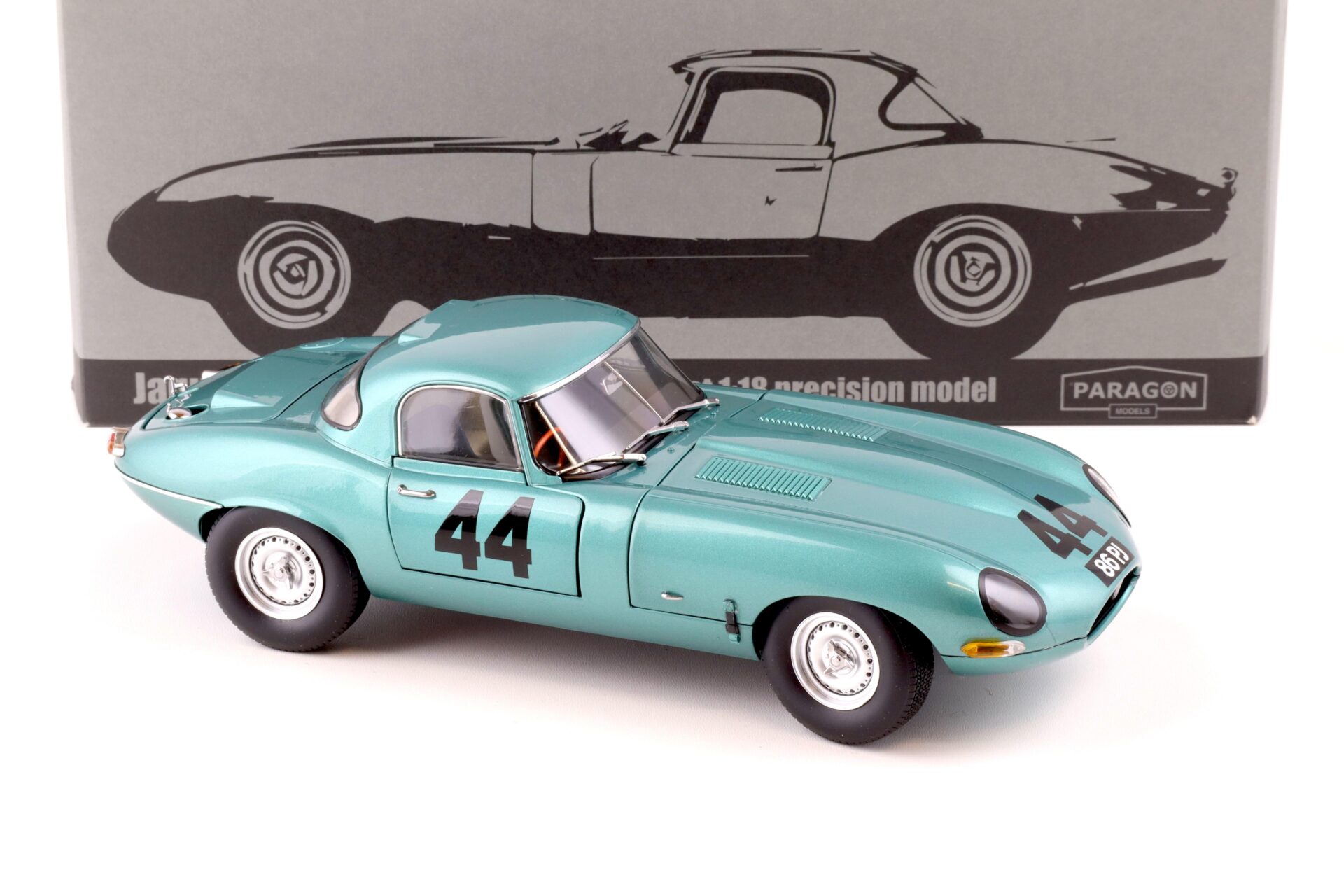 1:18 Paragon Jaguar E-Type Lightweight No.4 Atkins 86 PJ green metallic 1963