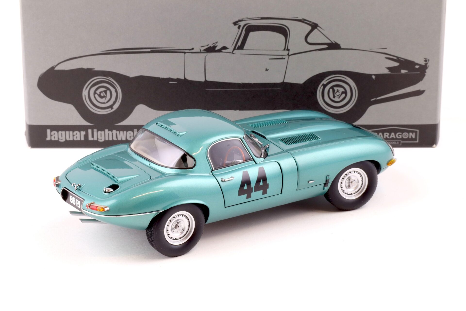 1:18 Paragon Jaguar E-Type Lightweight No.4 Atkins 86 PJ green metallic 1963