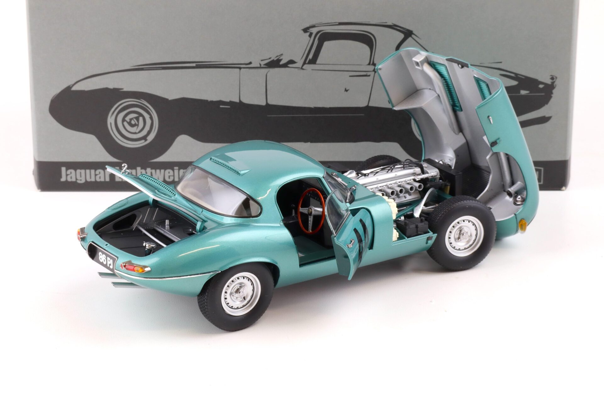 1:18 Paragon Jaguar E-Type Lightweight No.4 Atkins 86 PJ green metallic 1963