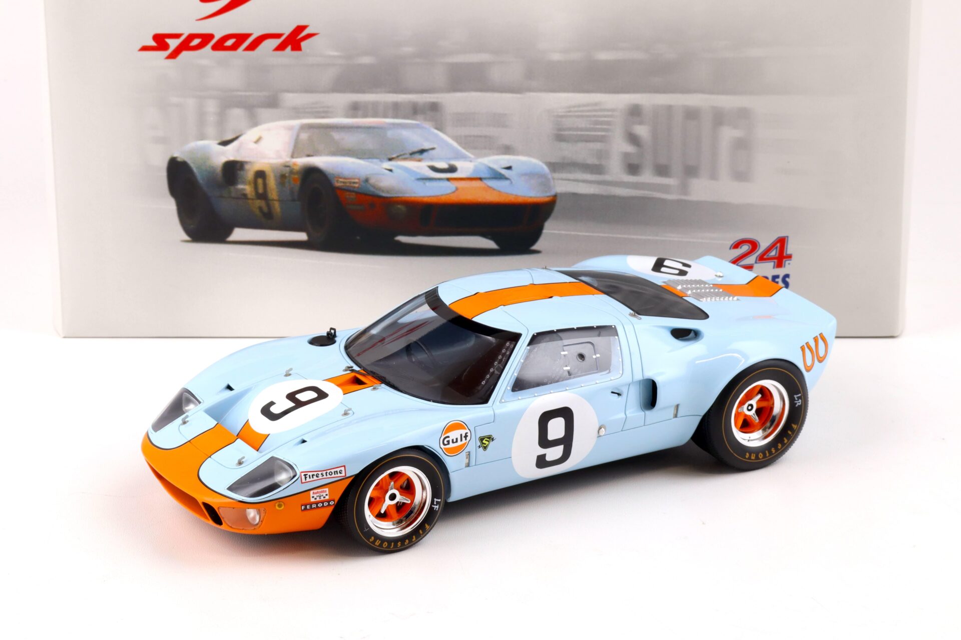 ID 84144 orig.jpg 1:18 Spark Ford GT40 Winner Le Mans 1968 Gulf #9 blue/ orange 18LM68