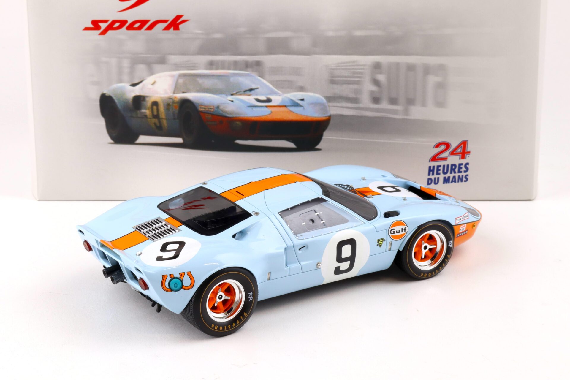 1:18 Spark Ford GT40 Winner Le Mans 1968 Gulf #9 blue/ orange 18LM68