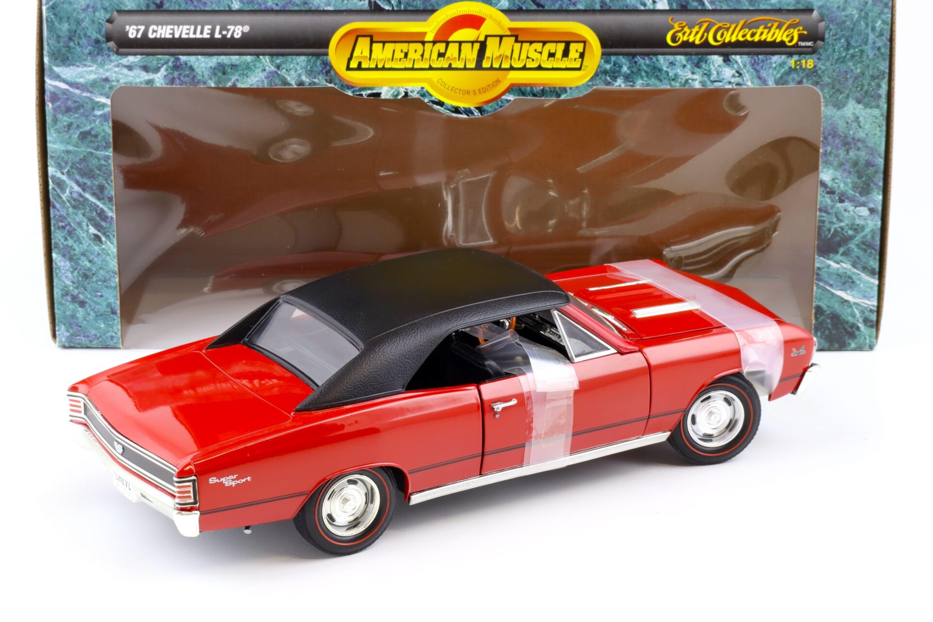 1:18 ERTL 1967 Chevrolet Chevelle L-78 Super Sport red/ vinyl roof