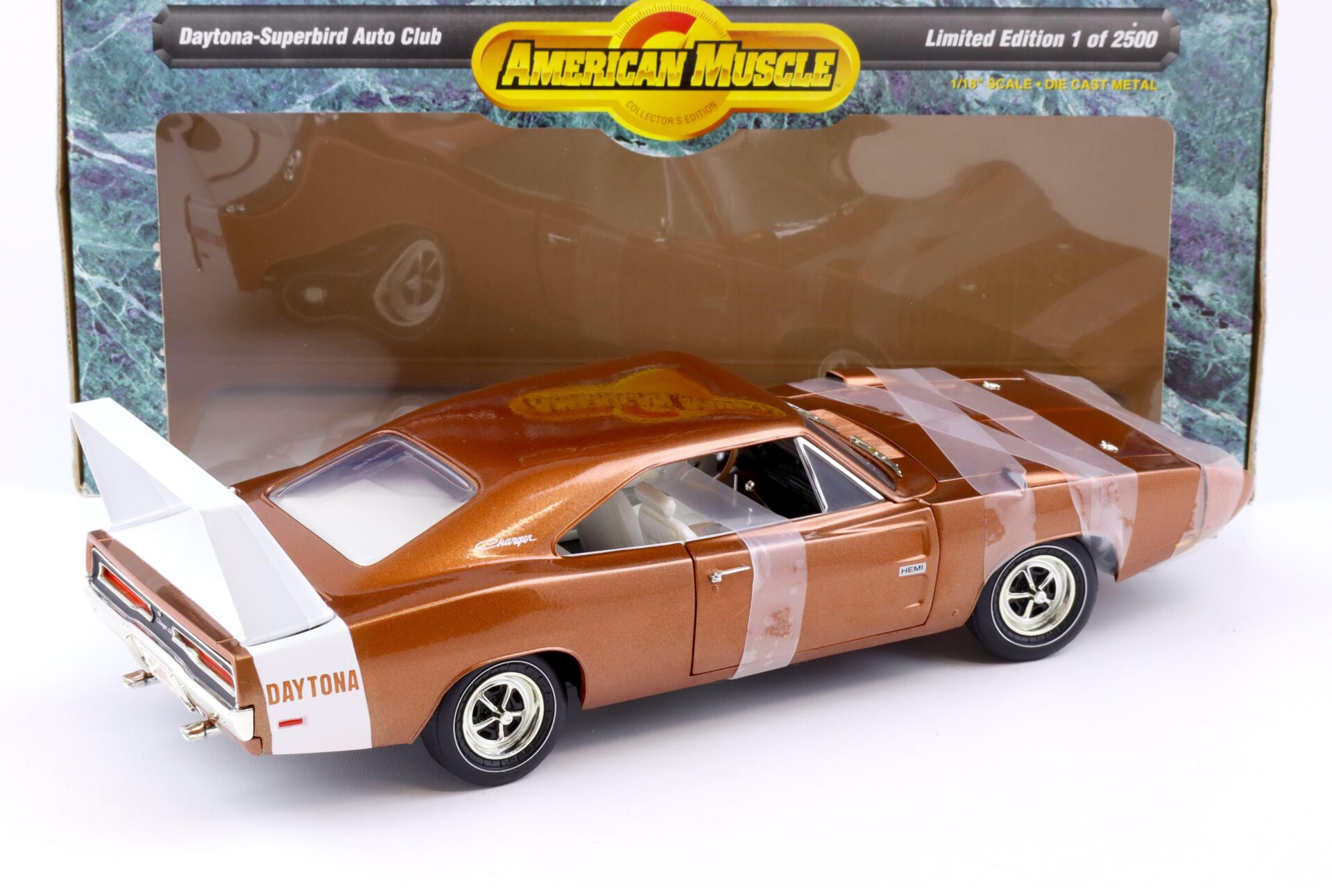 1:18 ERTL Dodge Charger Daytona Superbird Auto Club bronze metallic/ white