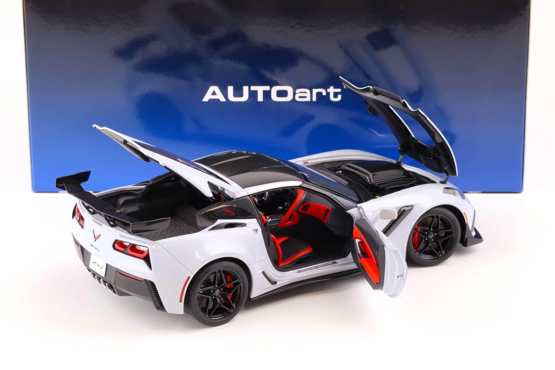 1:18 AUTOart Chevrolet Corvette C7 ZR1 Coupe 2019 Ceramic Matrix grey metallic