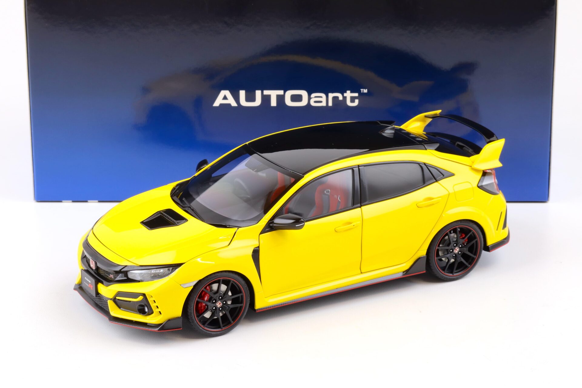 ID 84318 orig.jpg 1:18 AUTOart Honda Civic Type R (FK8) 2021 Sunlight yellow Limited Edition 73225