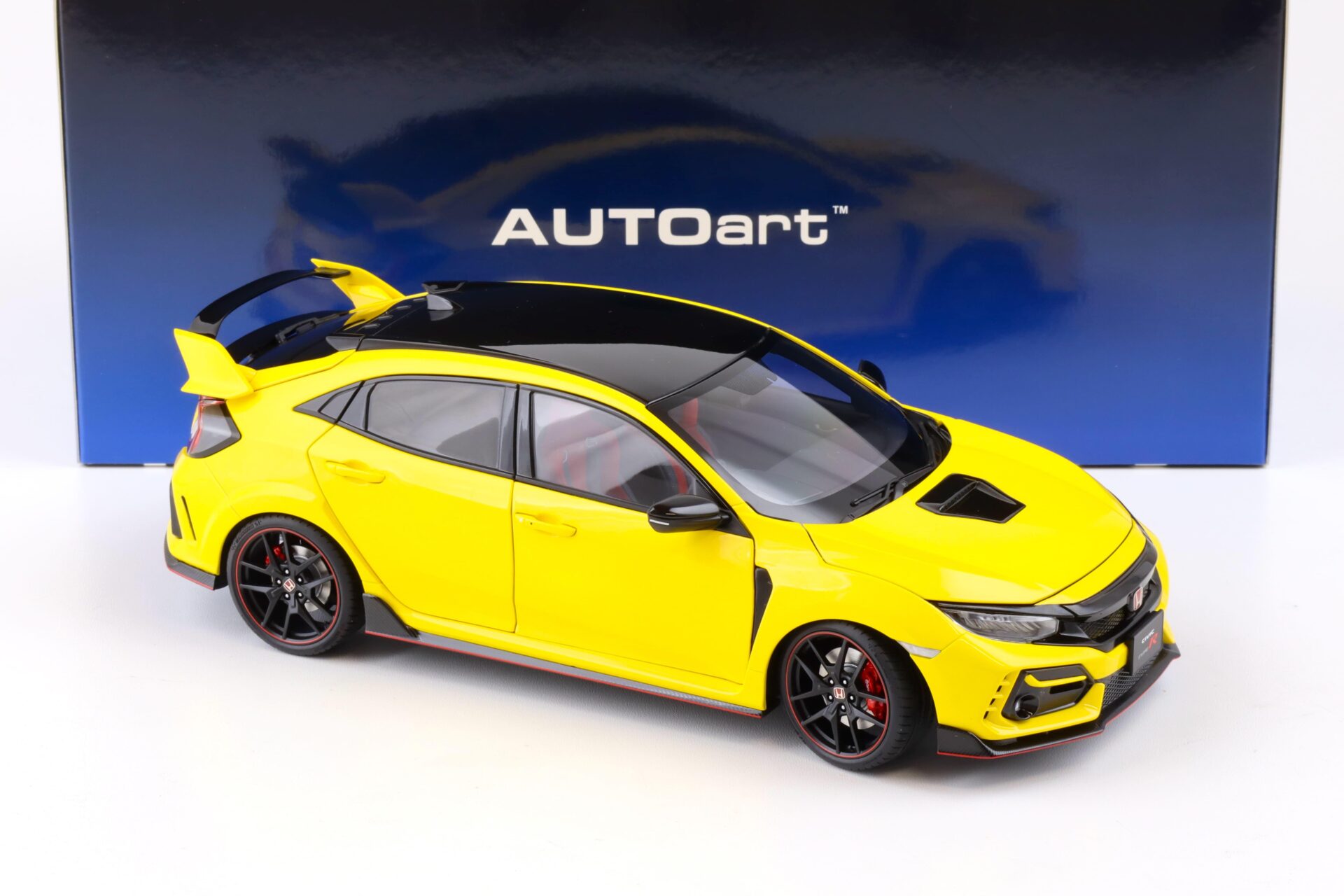 1:18 AUTOart Honda Civic Type R (FK8) 2021 Sunlight yellow Limited Edition 73225