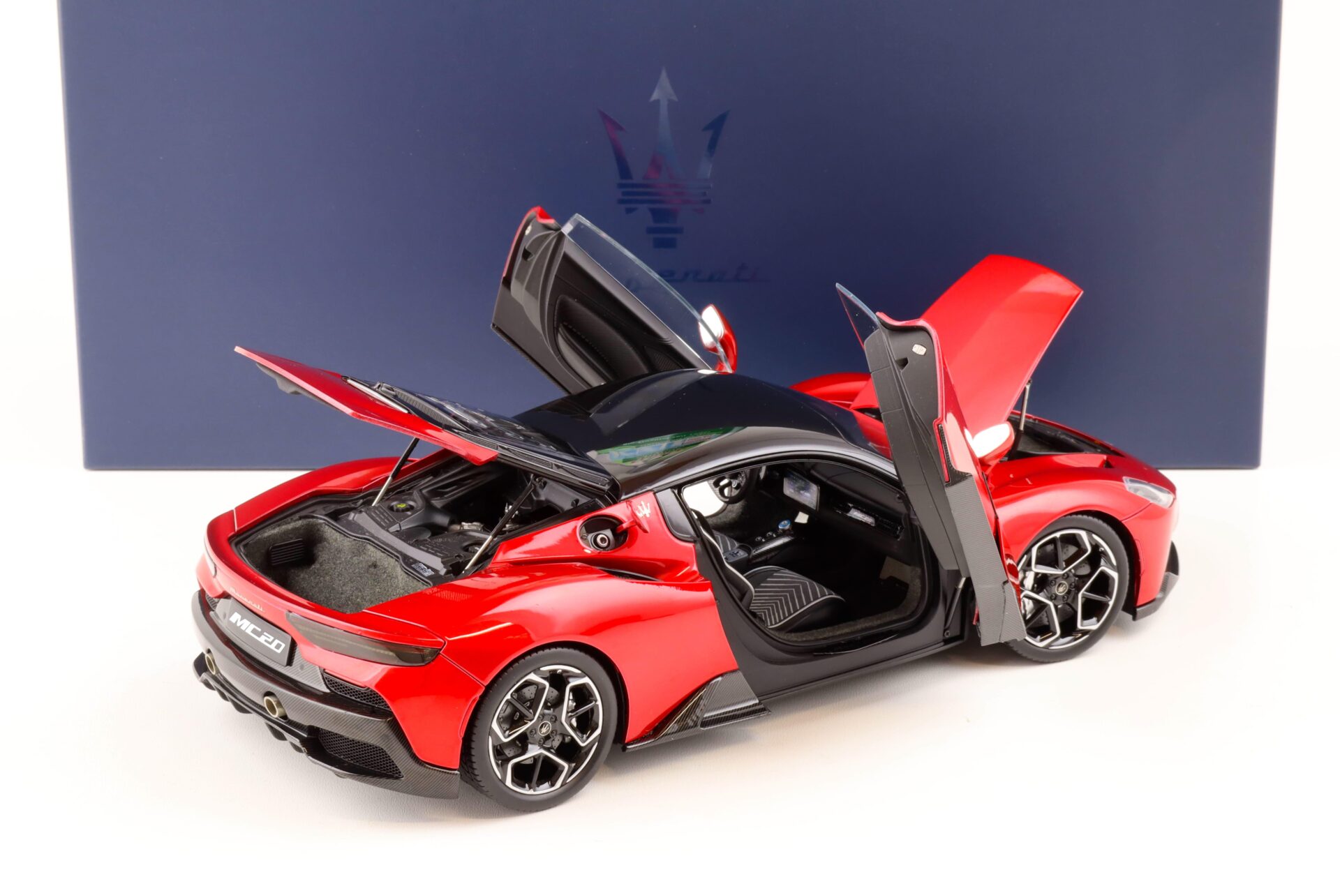 1:18 BBR Maserati MC20 Coupe 2020 Rosso Vincente / Gloss black roof Die-Cast HE180051C