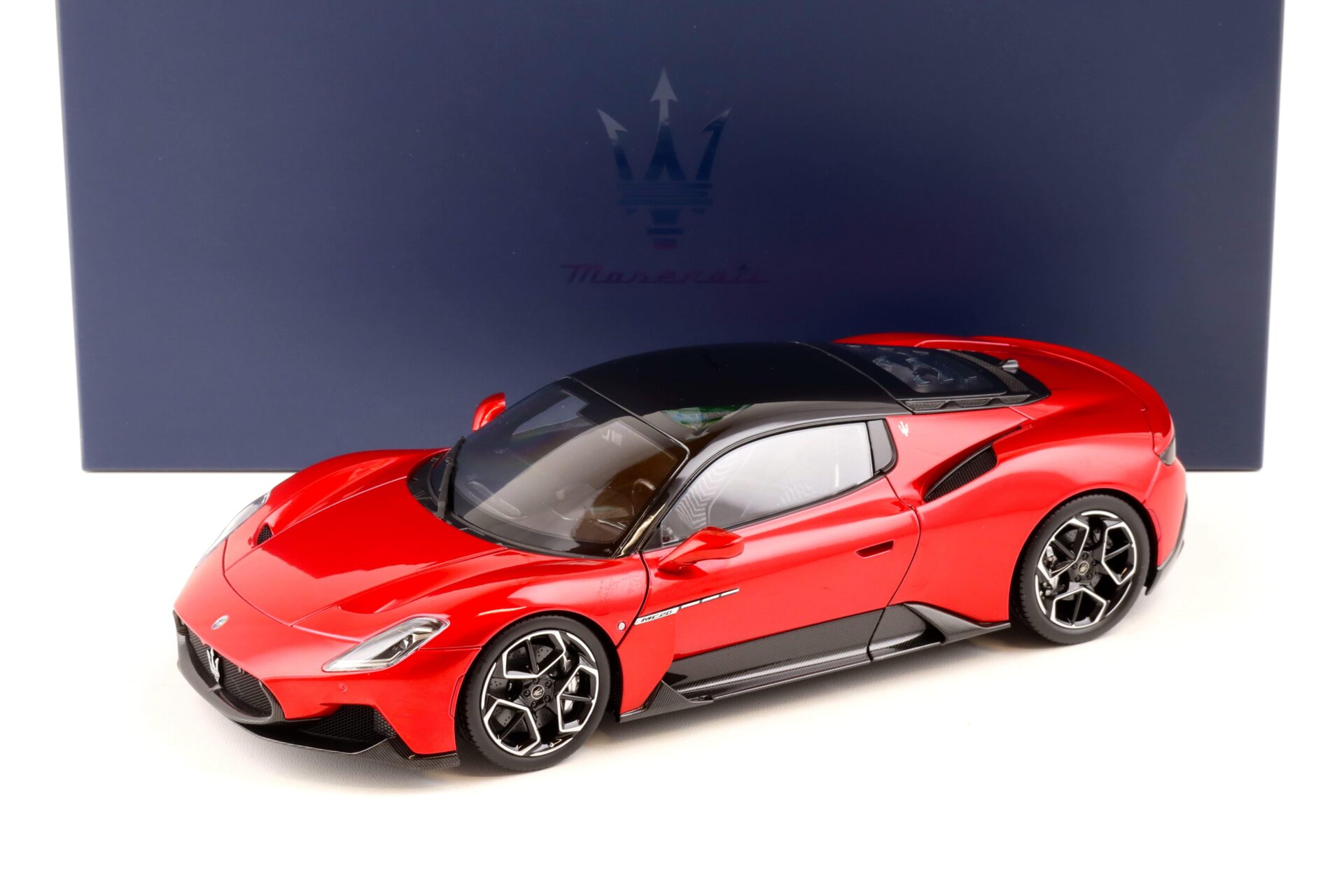 1:18 BBR Maserati MC20 Coupe 2020 Rosso Vincente / Gloss black roof Die-Cast HE180051C