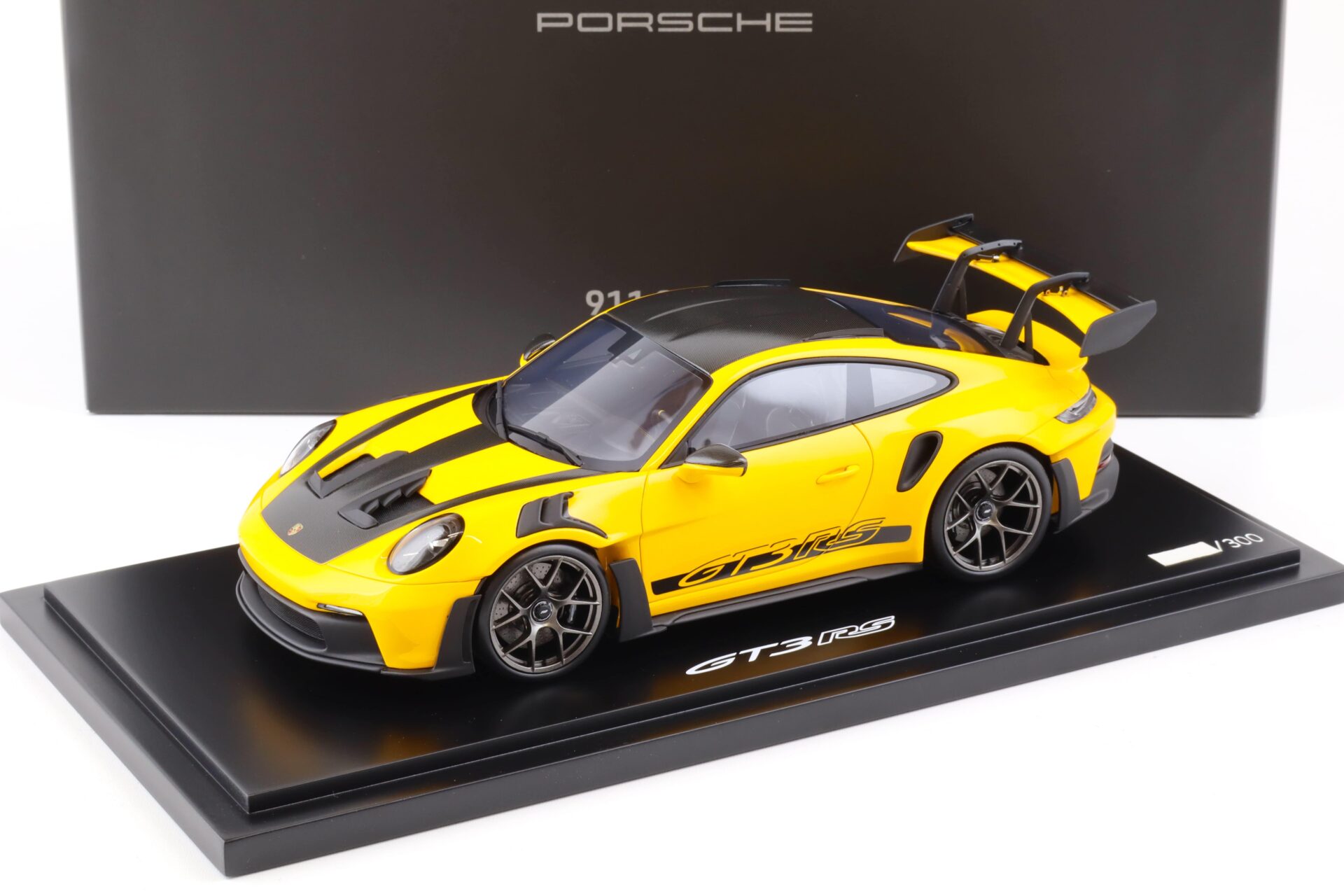 1:18 Spark Porsche 911 (992) GT3 RS Weissach Package Signal yellow WAP DEALER