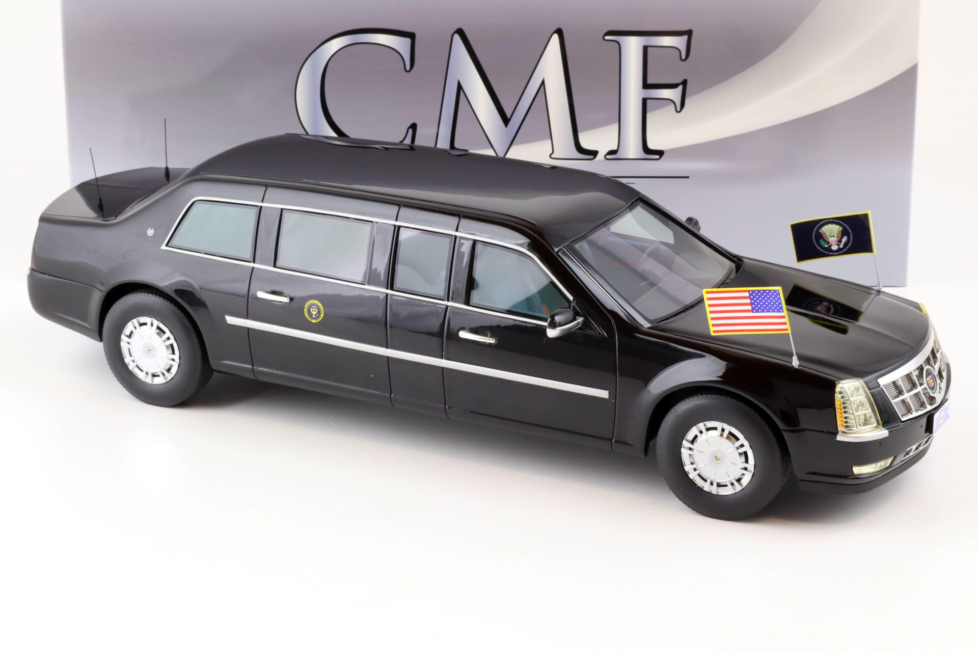1:18 CMF Cadillac Presidential State Car Limousine black 2009