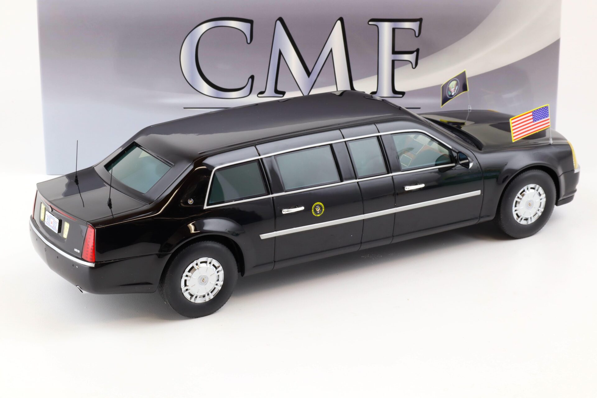 1:18 CMF Cadillac Presidential State Car Limousine black 2009