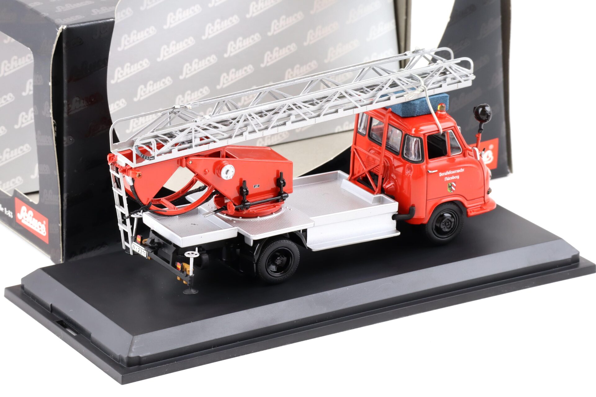 1:43 Schuco Hanomag Garant "Feuerwehr Nürnberg" mit Bachert Drehleiter red