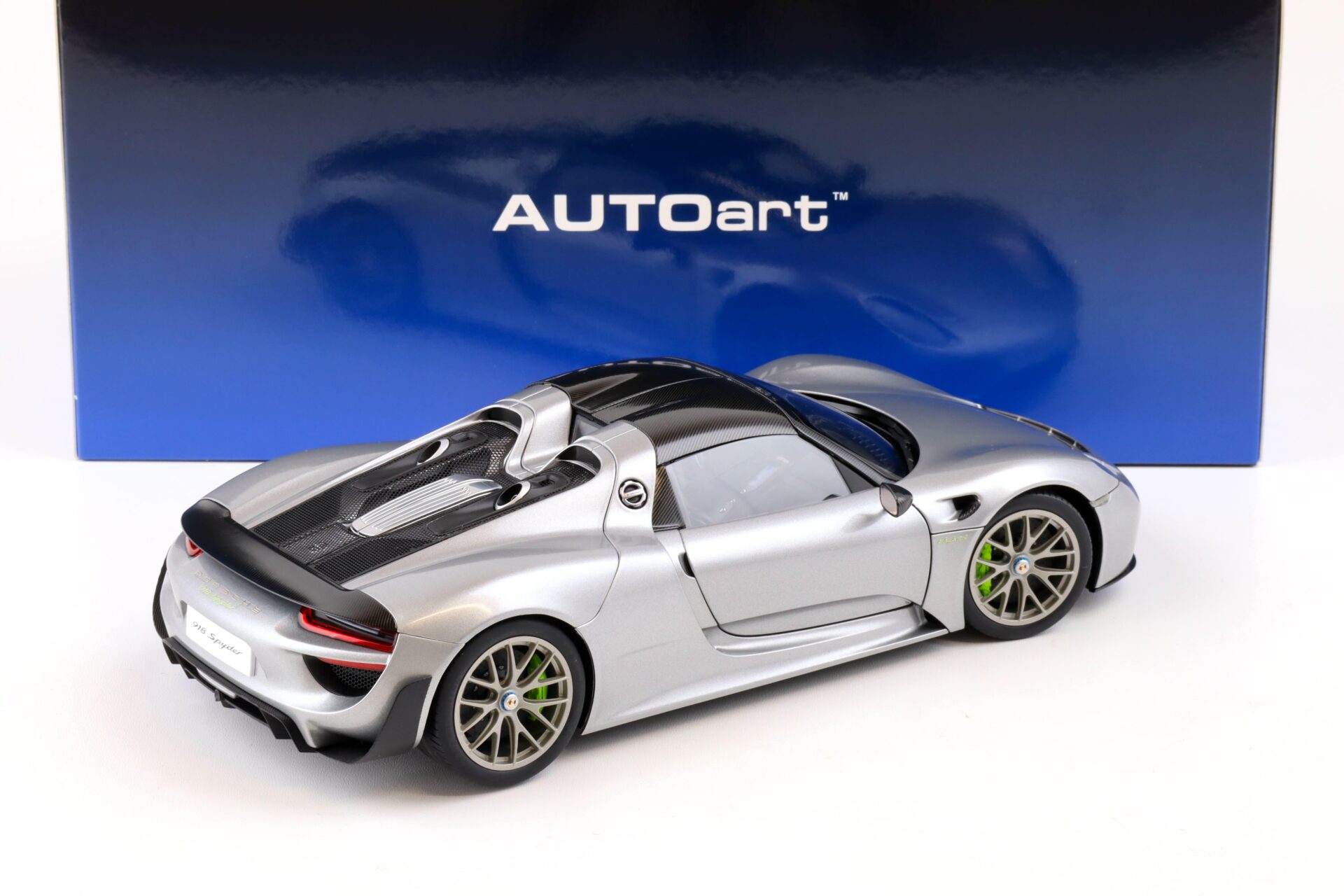 1:18 AUTOart Porsche 918 Spyder GT silver metallic/ silver metallic 77925