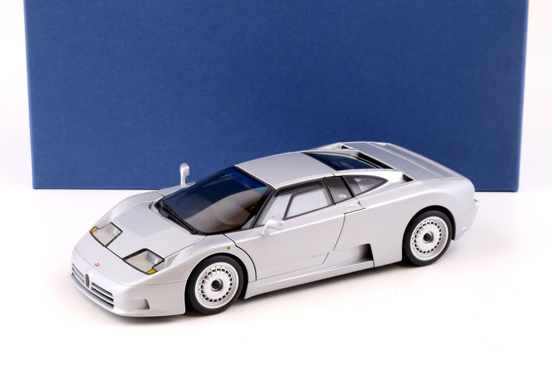 1:18 AUTOart Bugatti EB110 GT 1991 silver metallic Diecast 70979