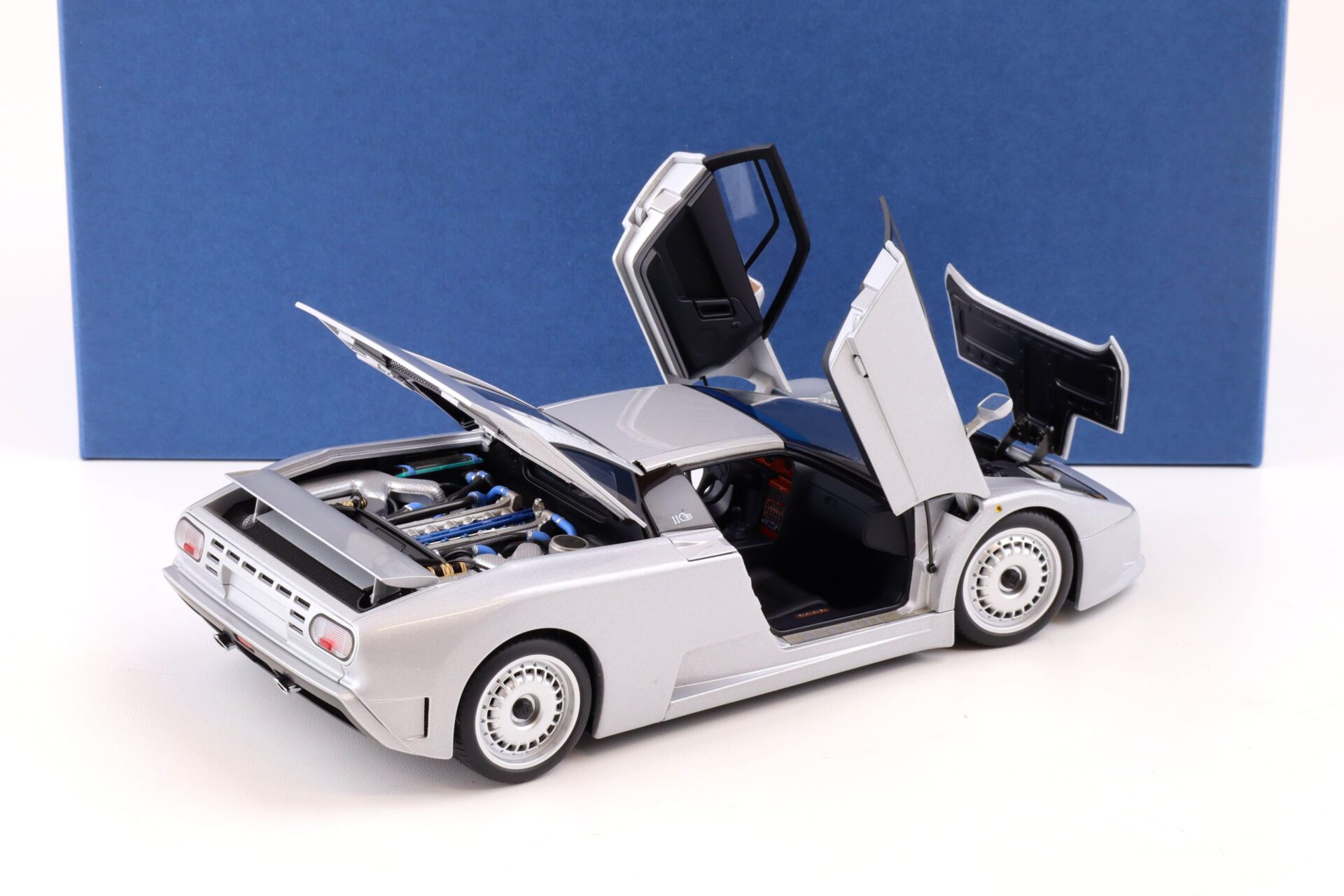 1:18 AUTOart Bugatti EB110 GT 1991 silver metallic Diecast 70979