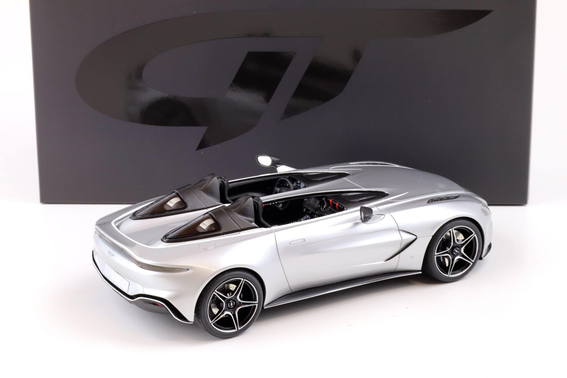 1:18 GT Spirit GT430 Aston Martin V12 Speedster silver 2020