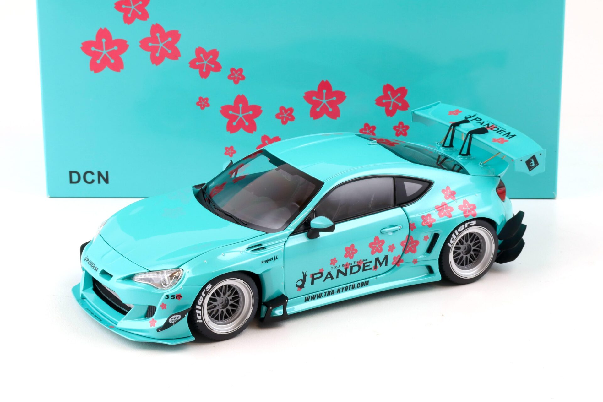 1:18 DCN Toyota 86 Rocket Bunny Pandem GT86 V3 Sakura green Diecast