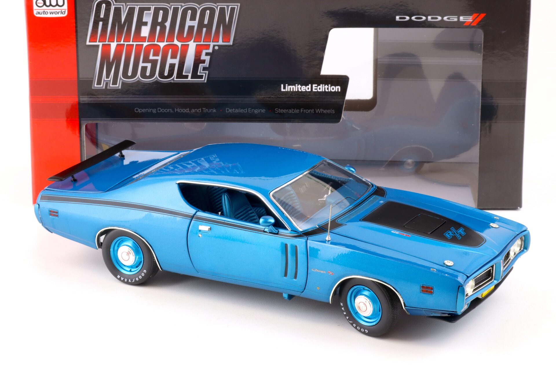 1:18 Auto World 1971 Dodge Charger R/T Coupe Class of 1971 blue metallic