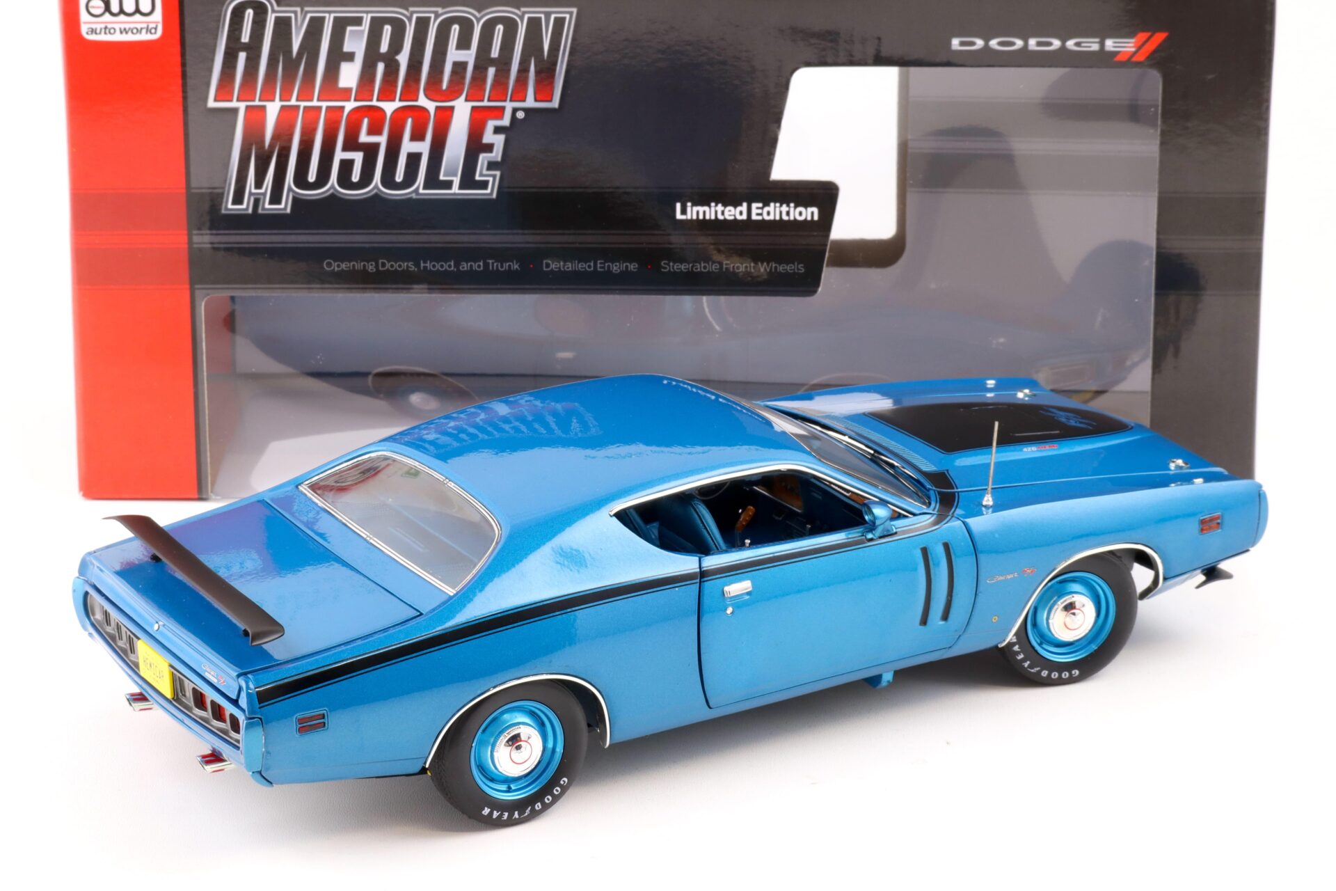 1:18 Auto World 1971 Dodge Charger R/T Coupe Class of 1971 blue metallic