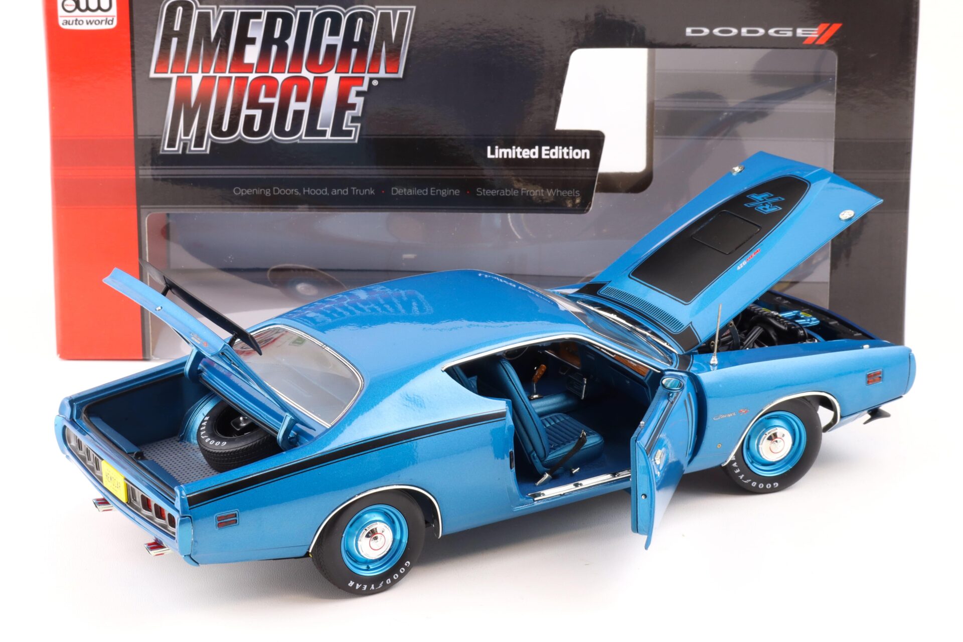 1:18 Auto World 1971 Dodge Charger R/T Coupe Class of 1971 blue metallic