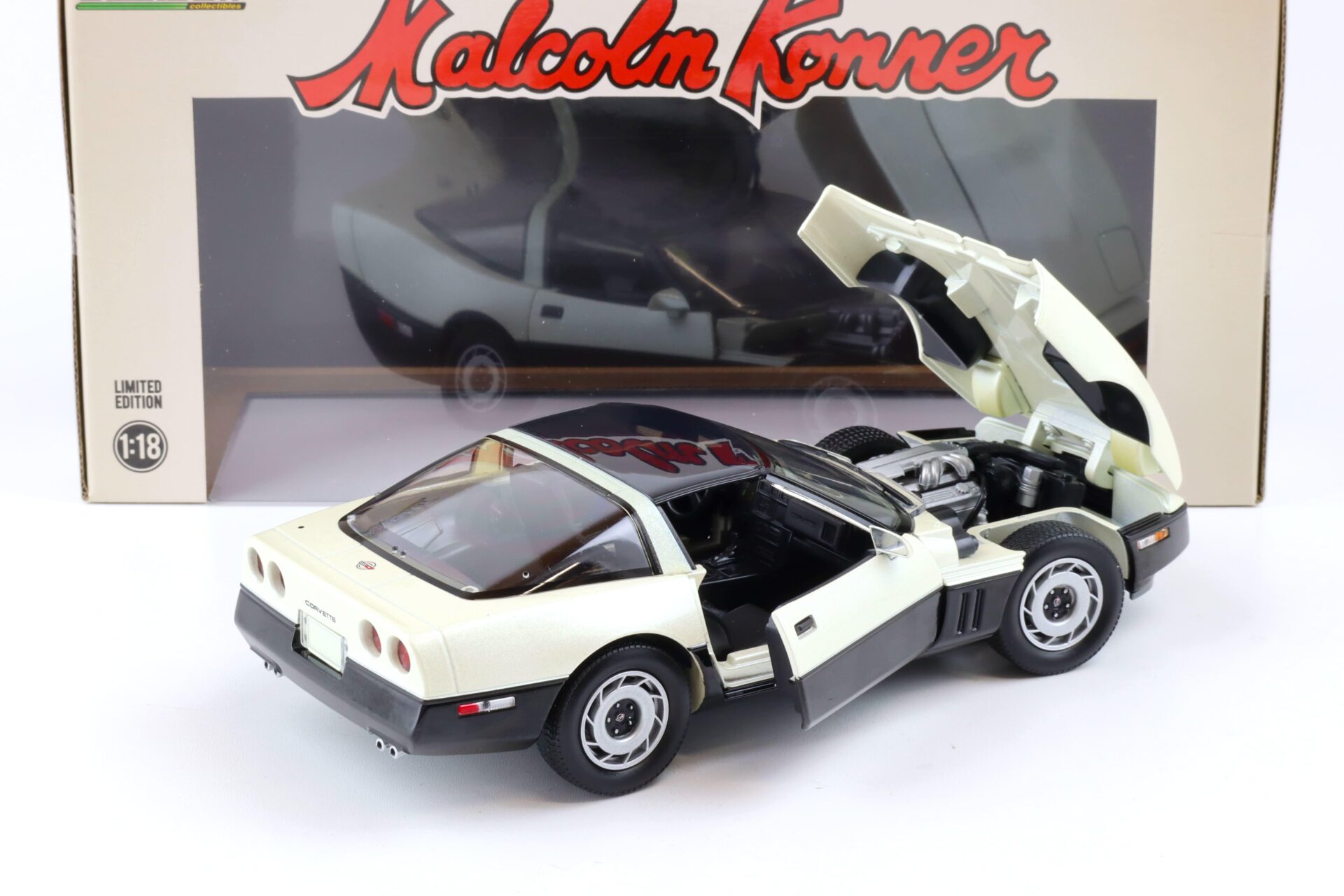 1:18 Greenlight 1986 Chevrolet Corvette C4 Malcom Konner Commemorative white