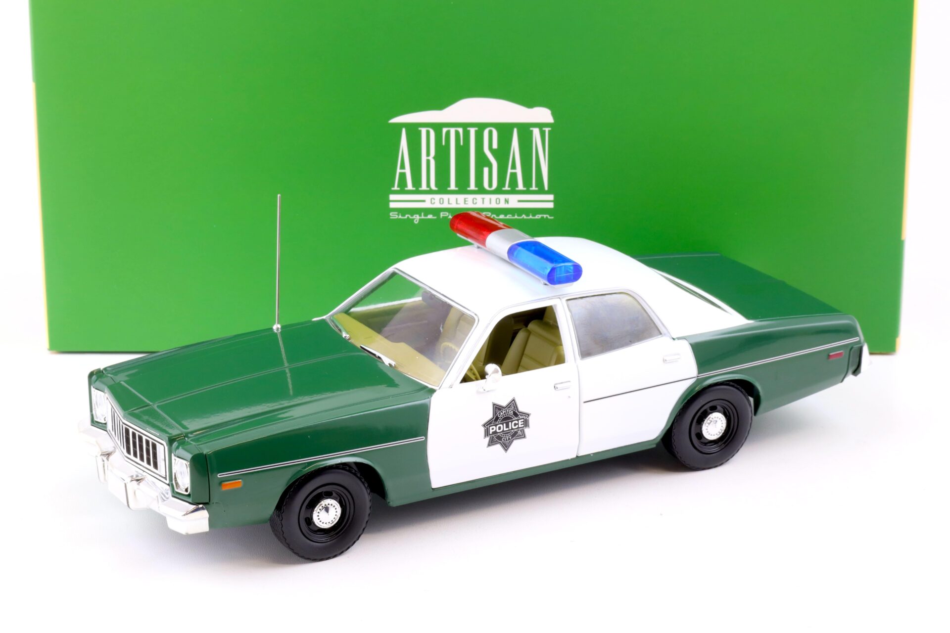 ID 84867 orig.jpg 1:18 Greenlight 1975 Plymouth Fury Capitol City Police green/ white