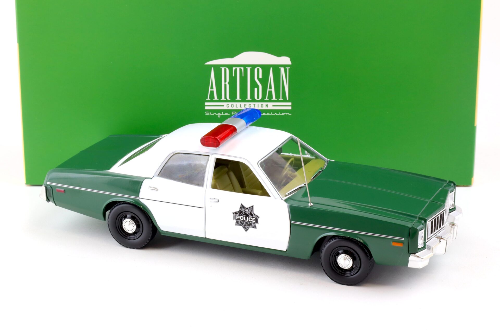1:18 Greenlight 1975 Plymouth Fury Capitol City Police green/ white