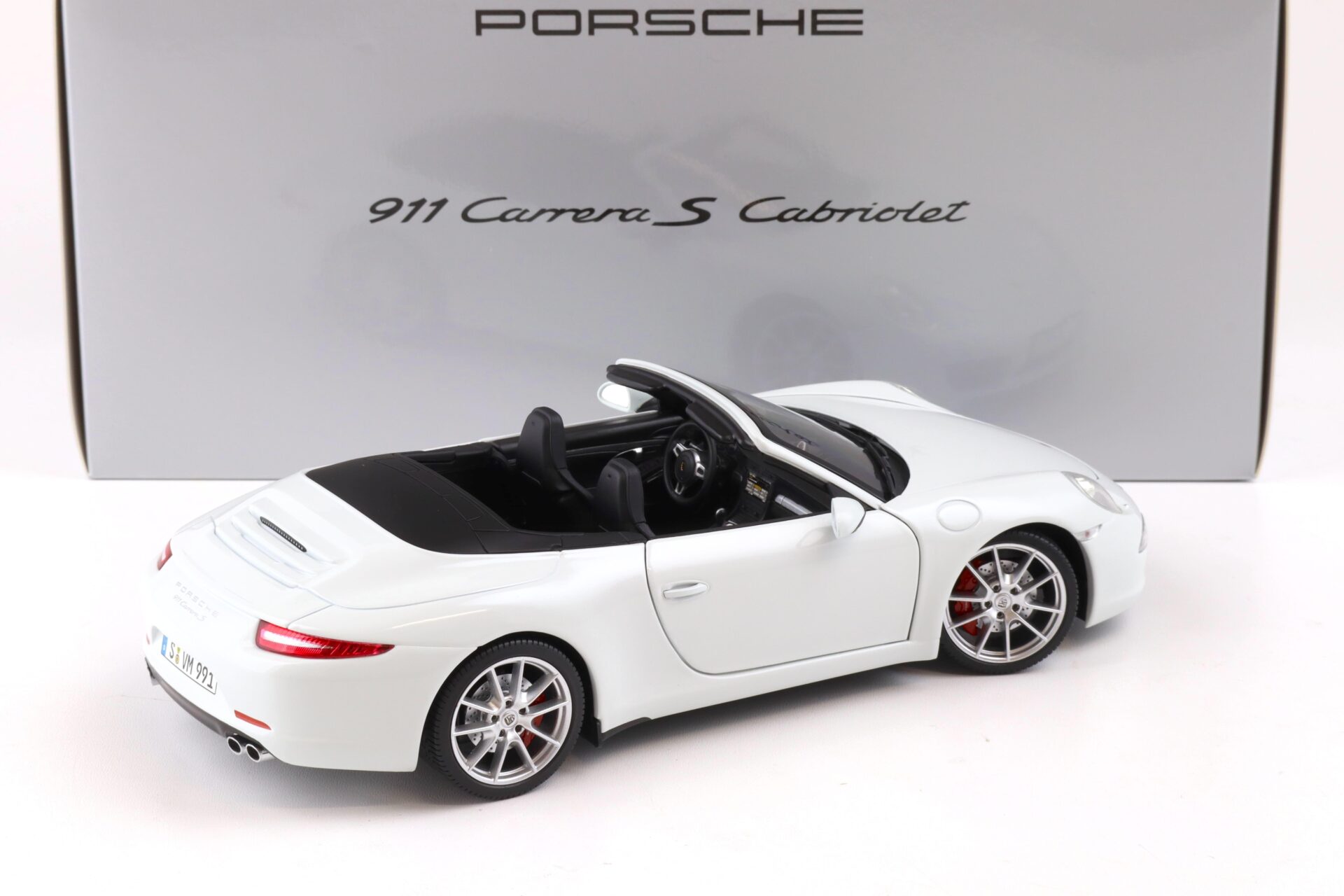 1:18 Minichamps Porsche 911 (991) Carrera S Cabriolet white DEALER VERSION