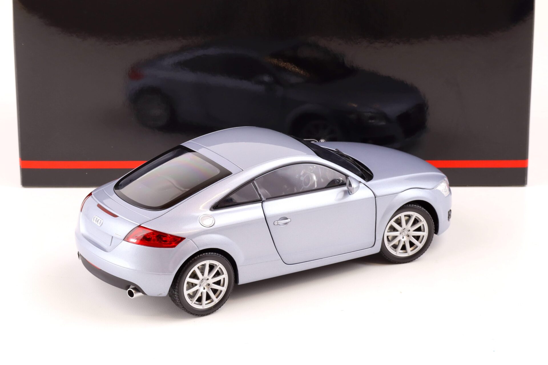 1:18 Minichamps Audi TT Coupe RHD 2006 silver-blue metallic