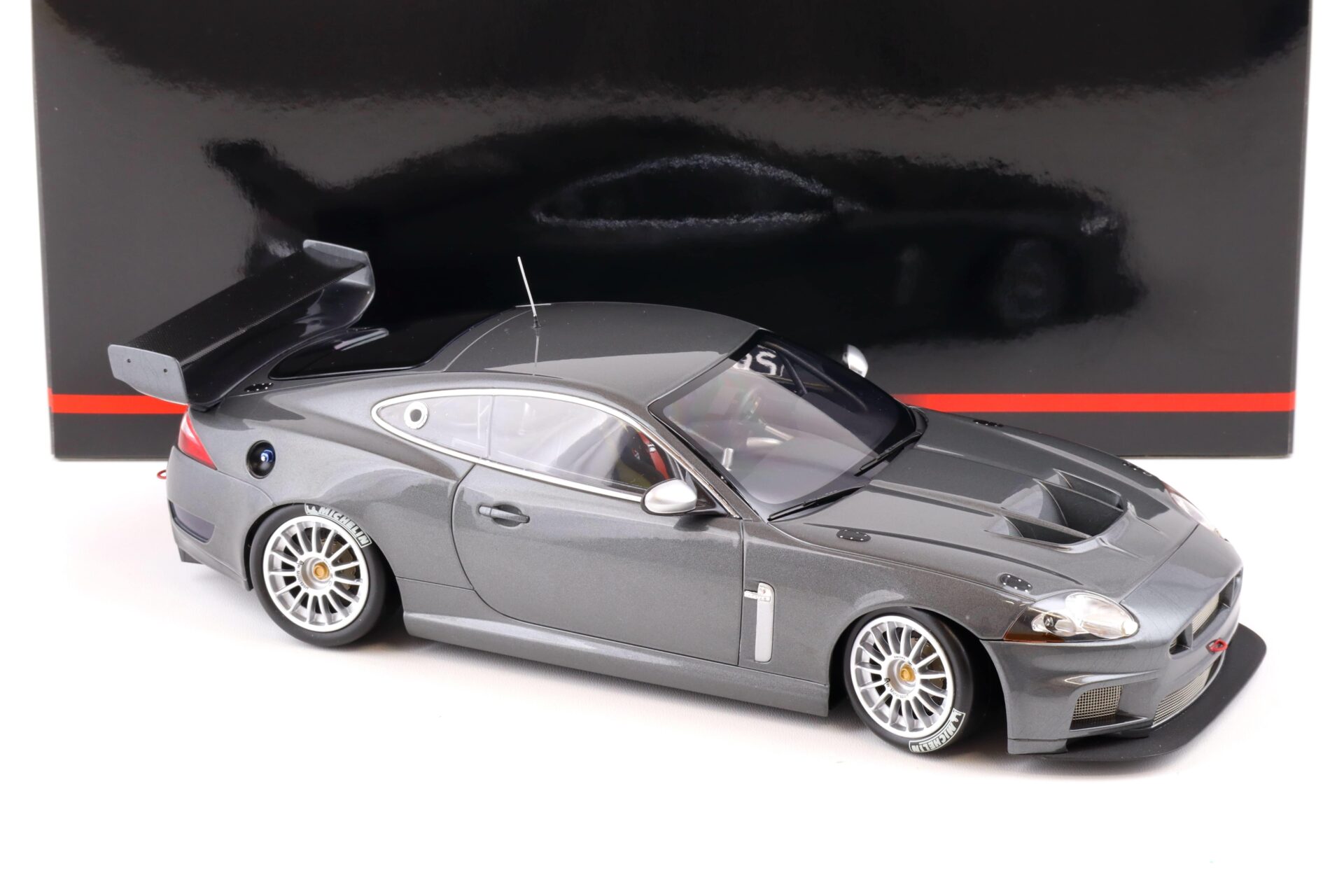 1:18 Minichamps Jaguar XKR GT3 Coupe 2008 grey metallic