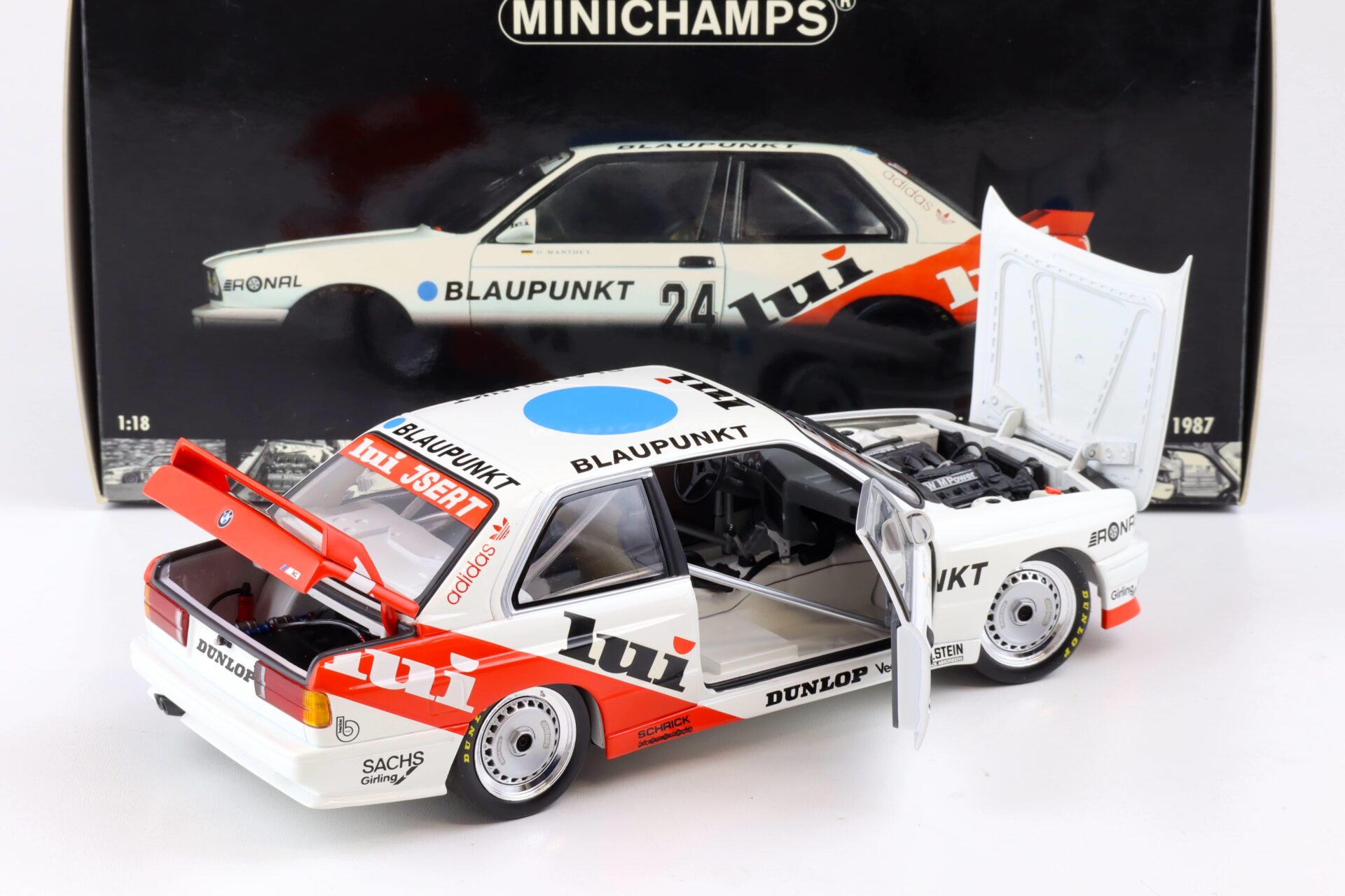 1:18 Minichamps BMW M3 E30 DTM 1987 O.Manthey Blaupunkt #24