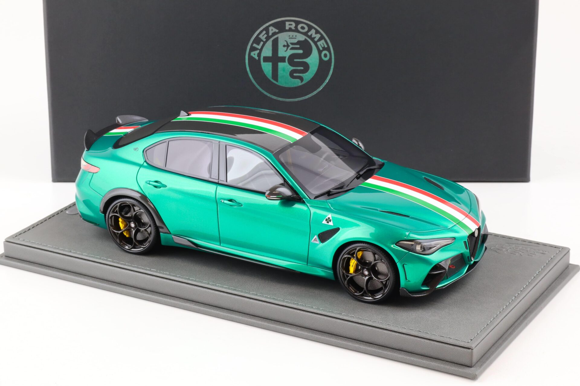 1:18 BBR Alfa Romeo Giulia GTA Verde Montreal green/ Italian Flag - Limited 5 pcs.