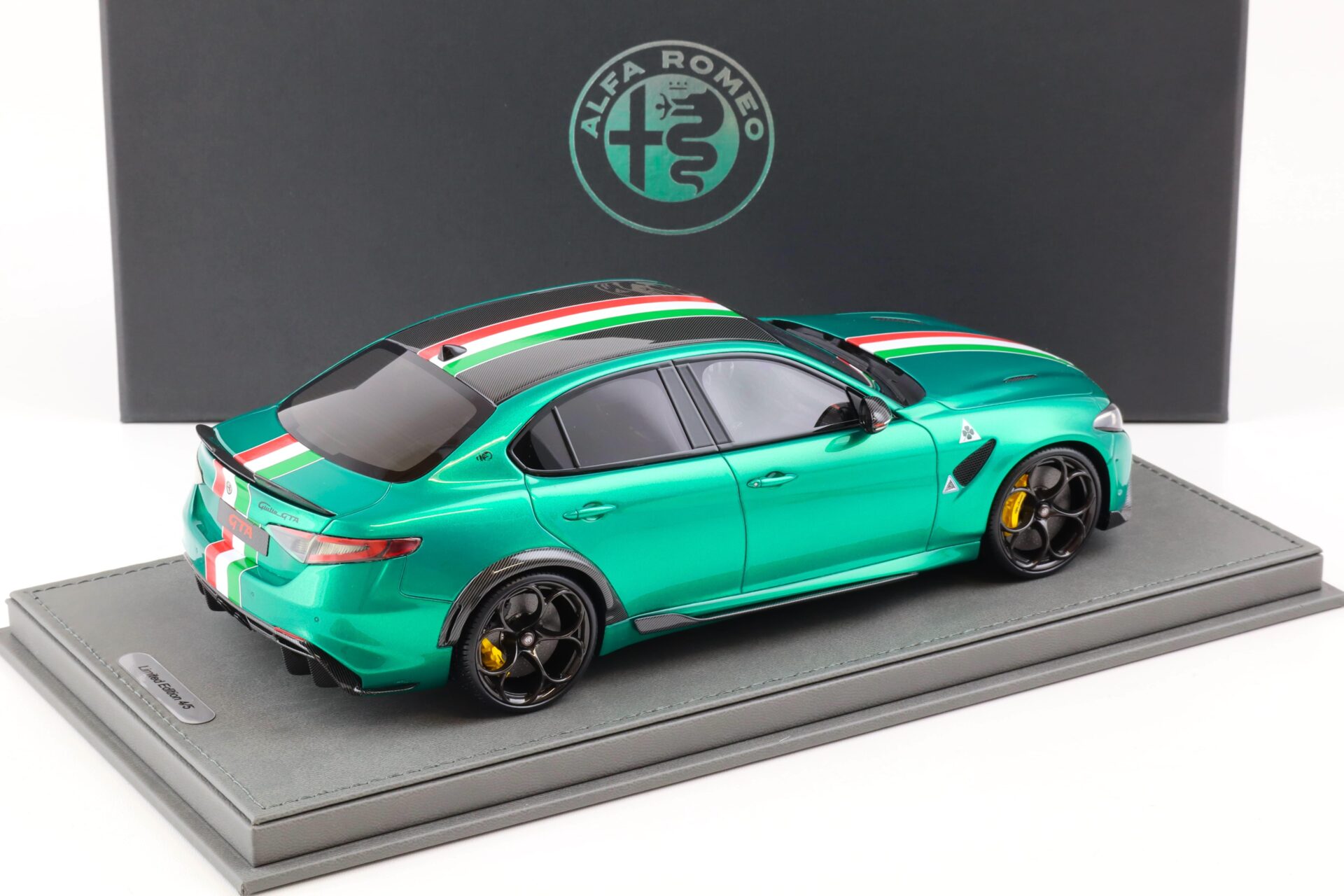 1:18 BBR Alfa Romeo Giulia GTA Verde Montreal green/ Italian Flag - Limited 5 pcs.